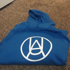 Men’s Under Armour sweatshirt